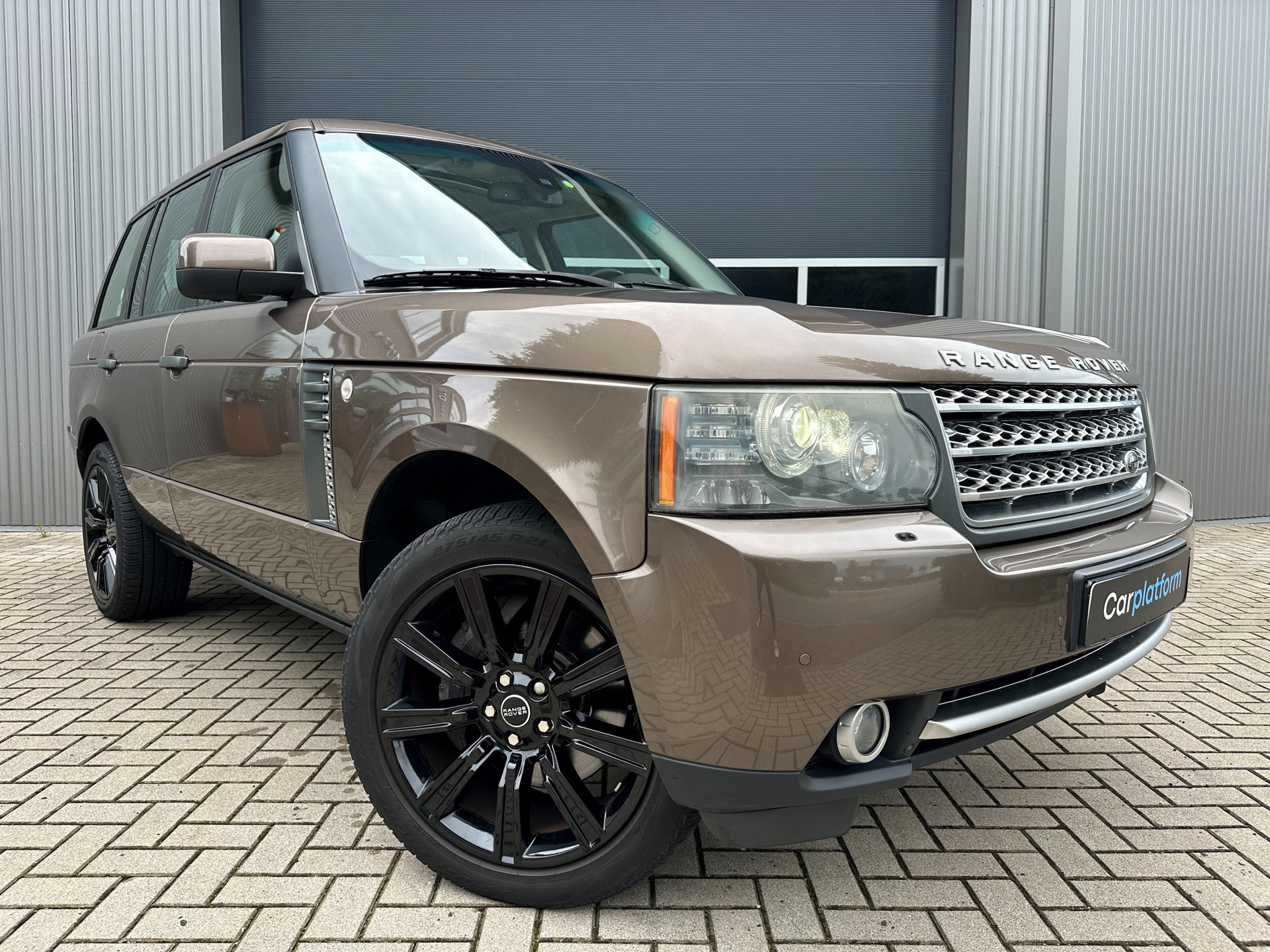 Land Rover Range Rover 5.0 V8 Supercharged Autobiography | Youngtimer | Complete historie | 2de eigenaar 46825305-0.jpg | Carplatform