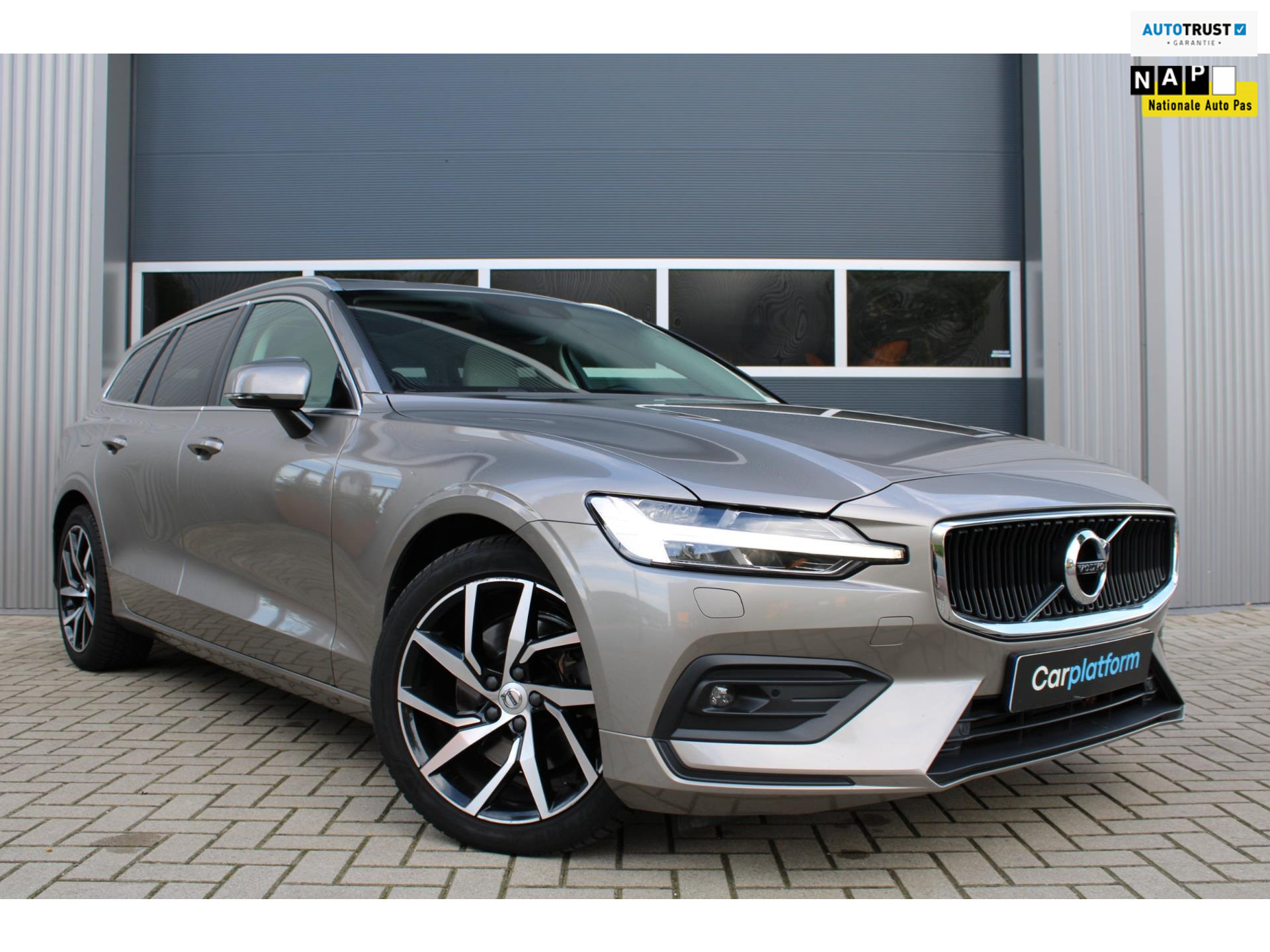 Volvo V60 2.0 T4 Momentum Pro | Head Up | Memory | Panoramadak | Camera 47894886-0.jpg | Carplatform