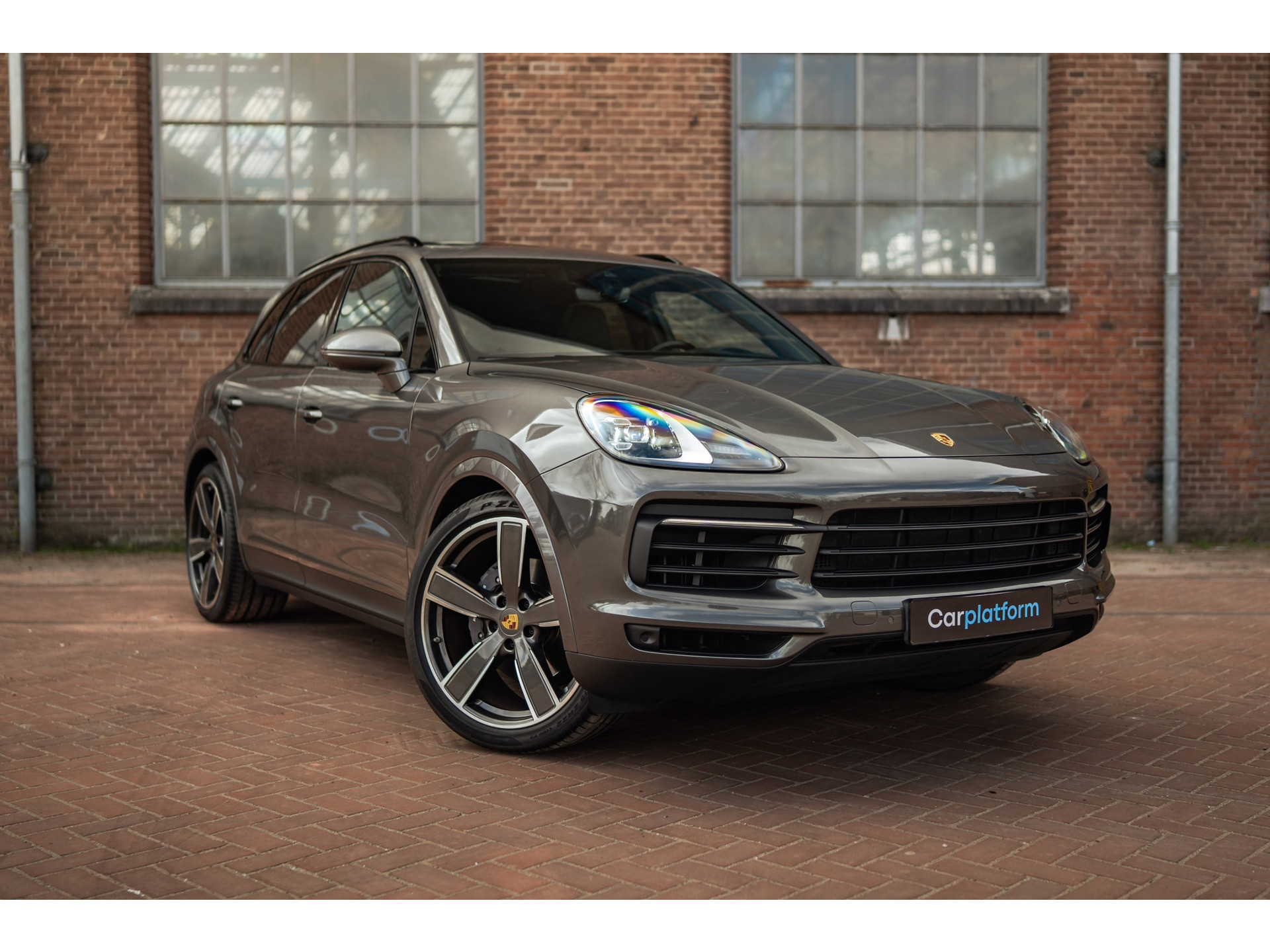 Porsche Cayenne 3.0 E-Hybrid | Pano | Bose | Head up | 22 Inch | 18 weg verstelbaar | Sportstoel 48966332-0.jpg | Carplatform